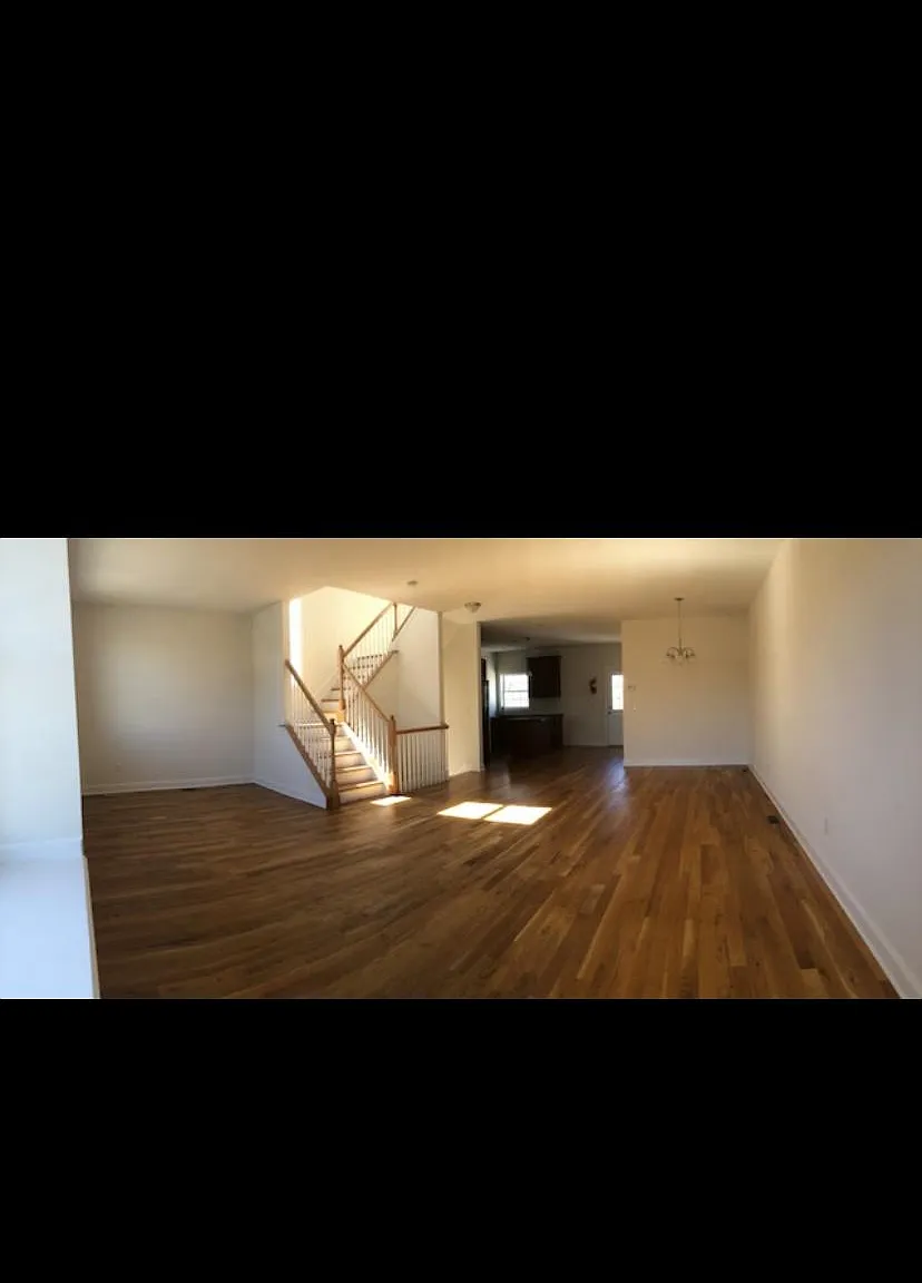 2 bed, 2.5 bath, 2100 sqft, $2,300 — Photo 2