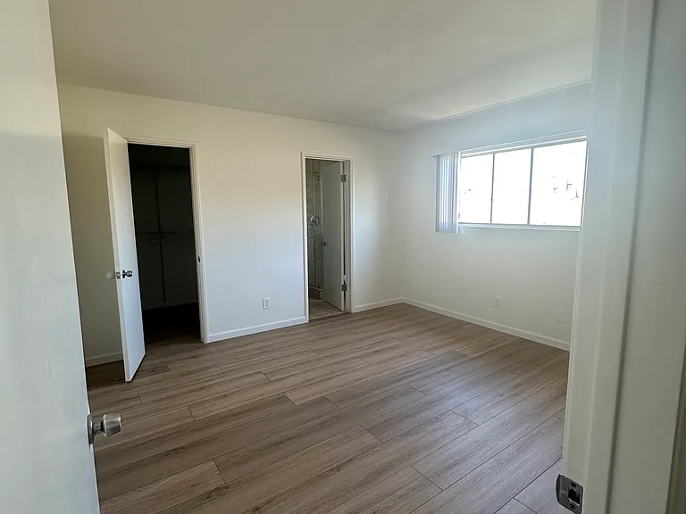 1421 Amherst Ave #5 — Photo 9
