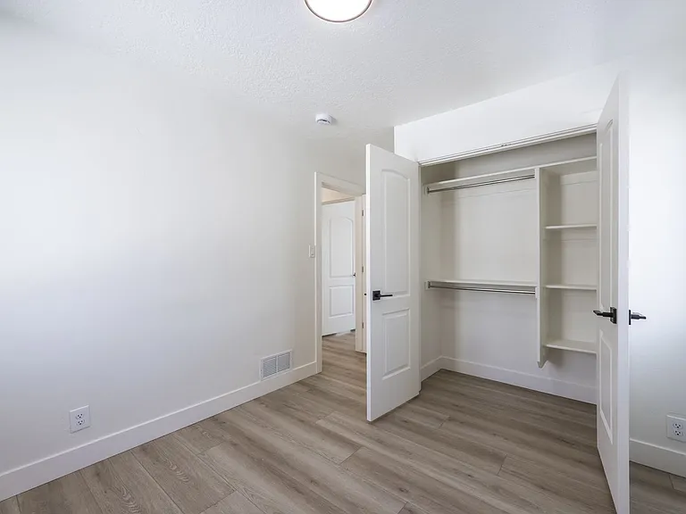 2327 E Bryan Ave — Photo 13