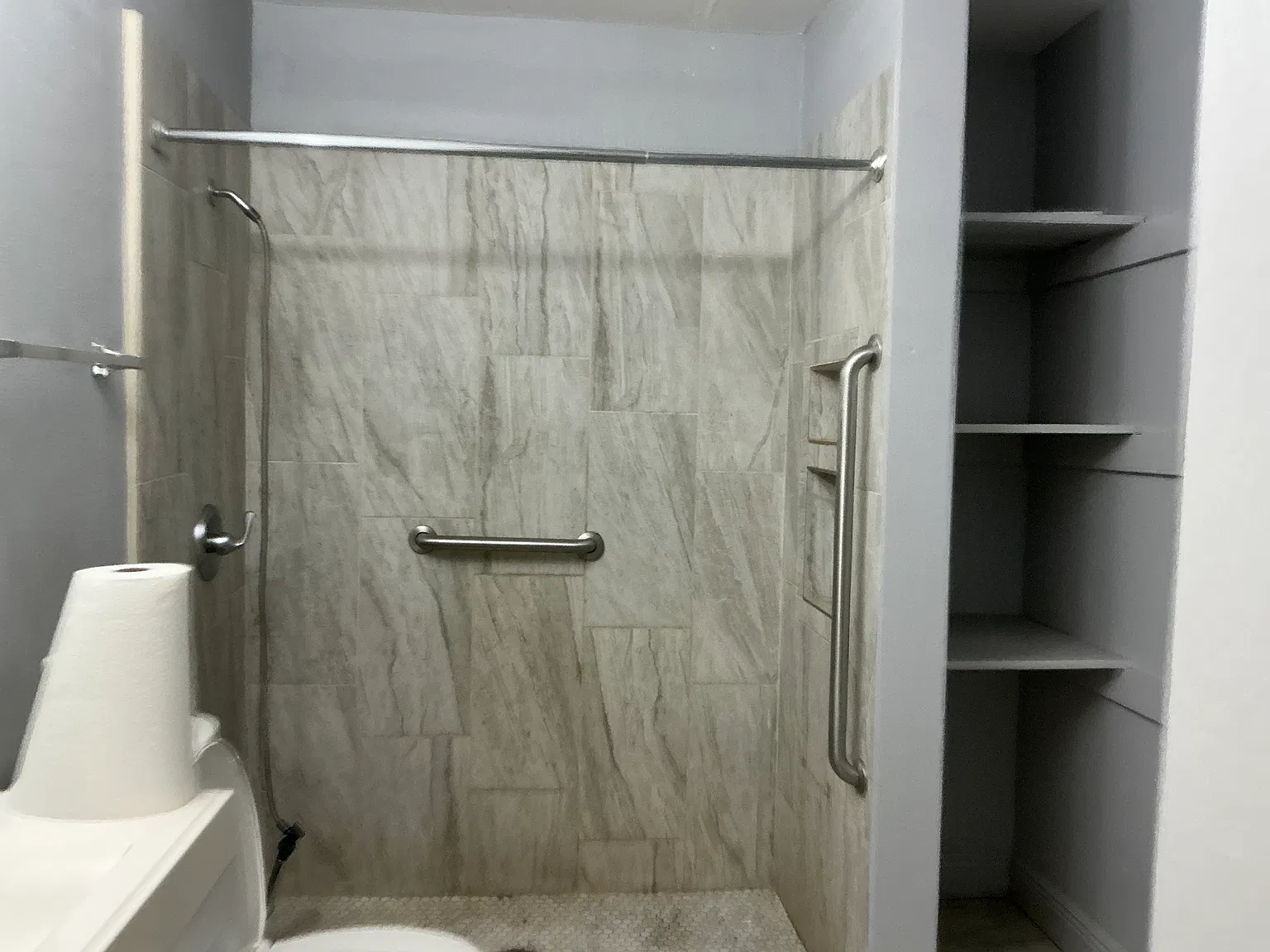 4 bed, 2027 sqft, $2,150 — Photo 4