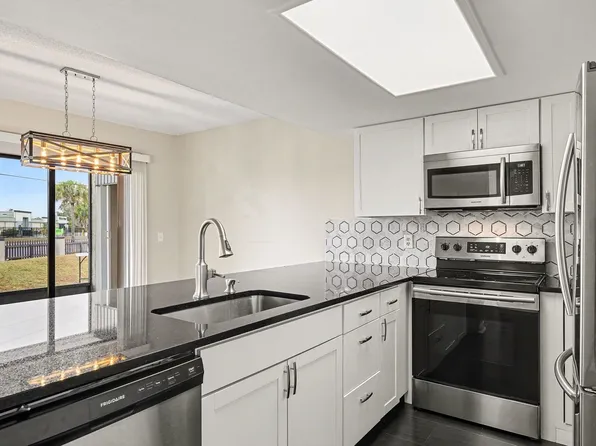 1011 Clearmont St NE APT 102-2, Palm Bay, FL 32905