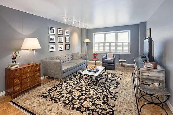 Sold by R New York | media 11