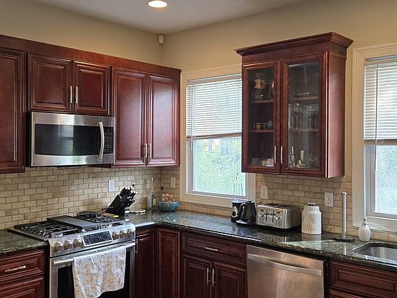 4th image of 105 Beacon Street