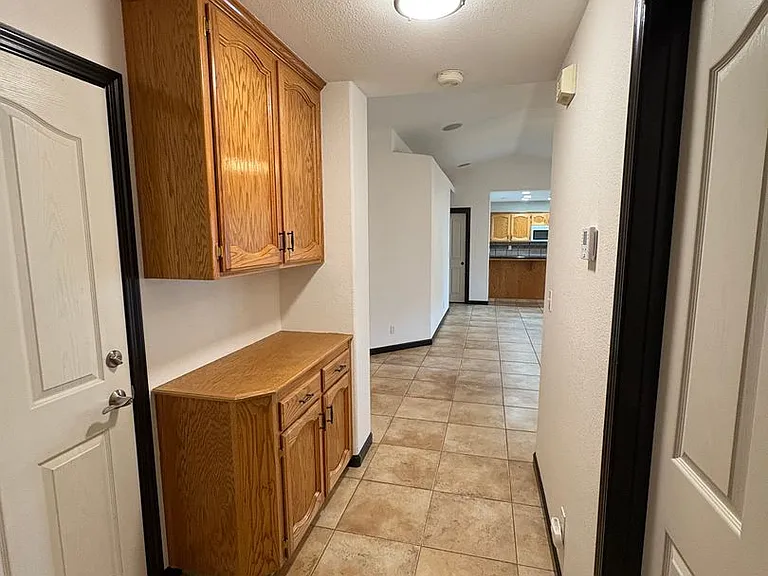 1031 N Crenshaw St — Photo 33