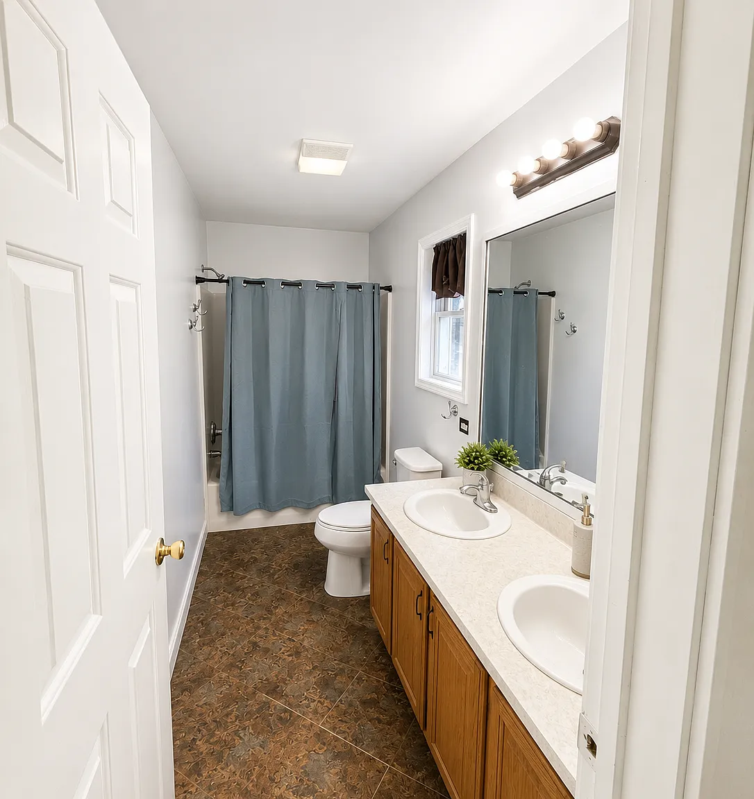 6 bed, 2.5 bath, 3000 sqft, $2,950 — Photo 4