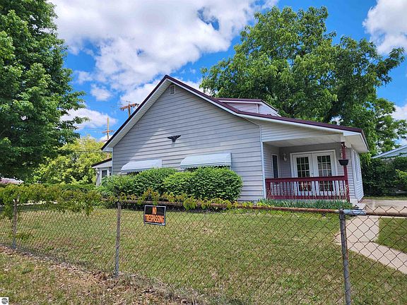 2nd image of 295 Birch St