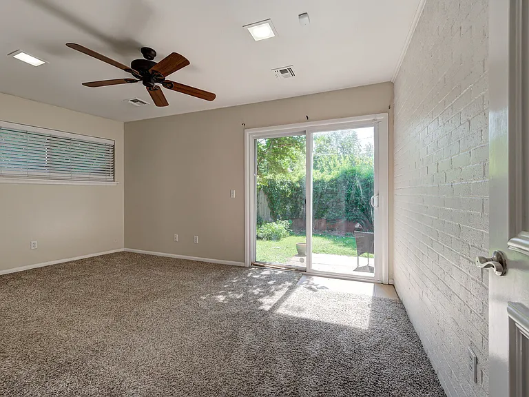 4618 N Harvey Pkwy — Photo 22