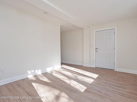 5th image of 1009 Forest Ave