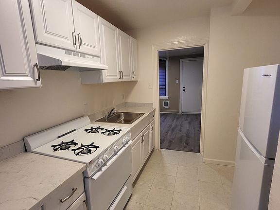 3rd image of 1343 Taylor St #27