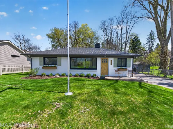 420 N East St, Brighton, MI 48116