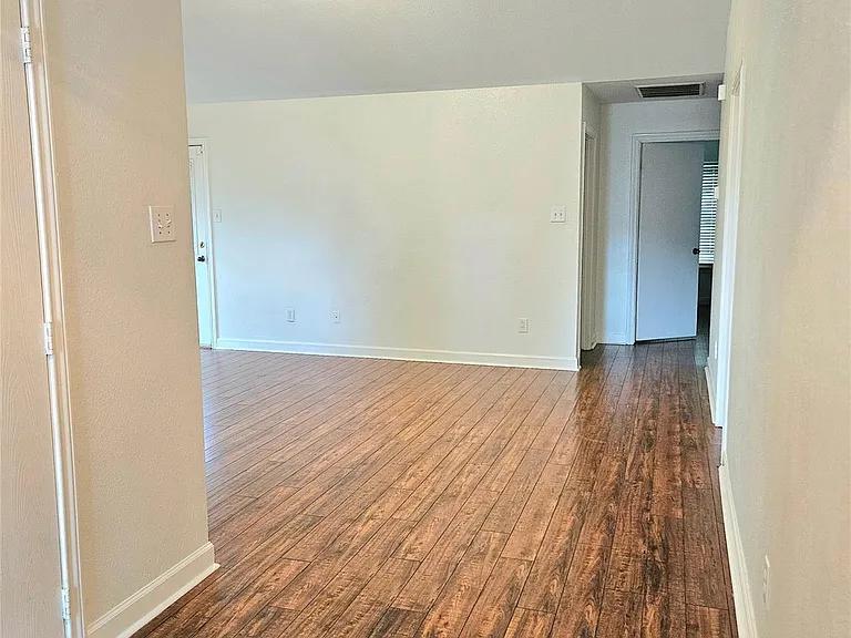16211 Noblewood Way — Photo 6