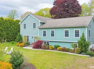 22 Round Ridge Trail, Trumbull, CT 06611