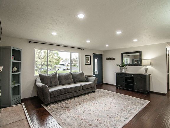 5th image of 13728 E 30th Ave