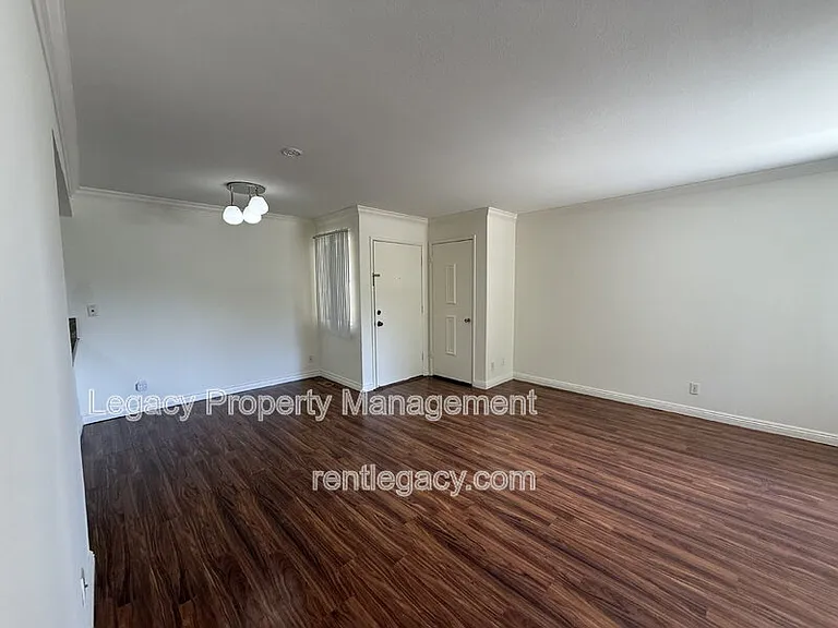 5460 Concord Blvd #B4 — Photo 3