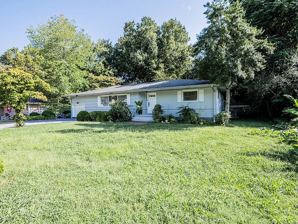 3906 Fountain Ave