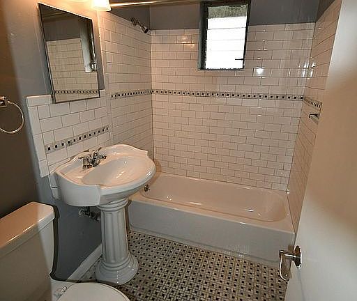 3rd image of 403 SW 11th Ct