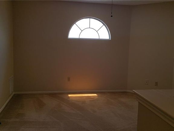 4th image of 549 Tate Dr