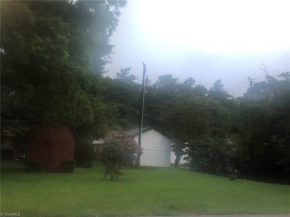 2nd image of 3316 S Elm Eugene St