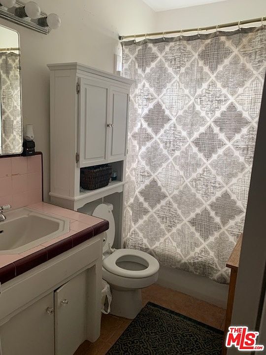 2nd image of 834 S Holt Ave