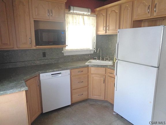 2nd image of 200 Spring St