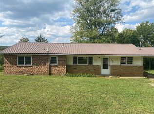 308 N Parrott Dr, Huntsville, AR 72740