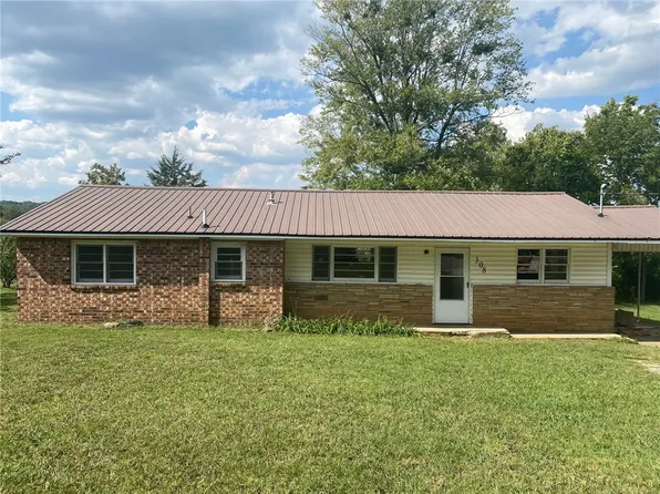 308 N Parrott Dr, Huntsville, AR 72740