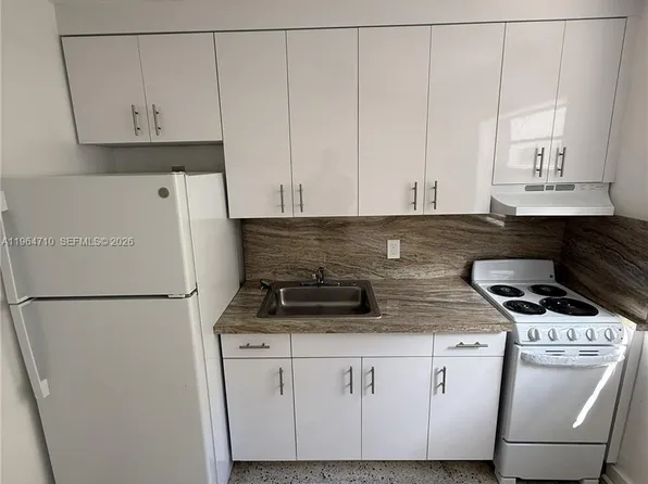 926 NW 5th St #2, Miami, FL 33128