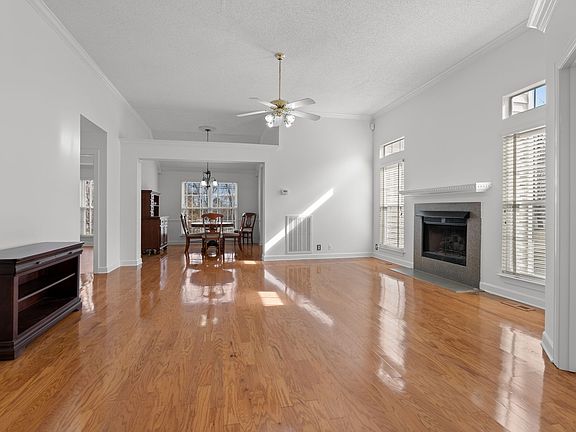 4th image of 205 Saint Pauls Ln