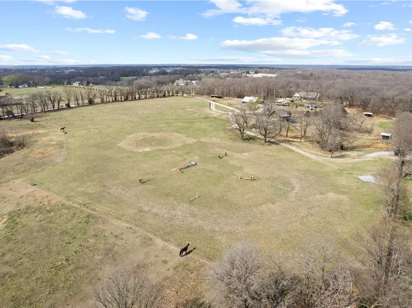 14865 Shipe Rd, Gravette, AR 72736