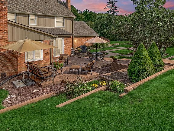 4th image of 42023 Crestview Cir