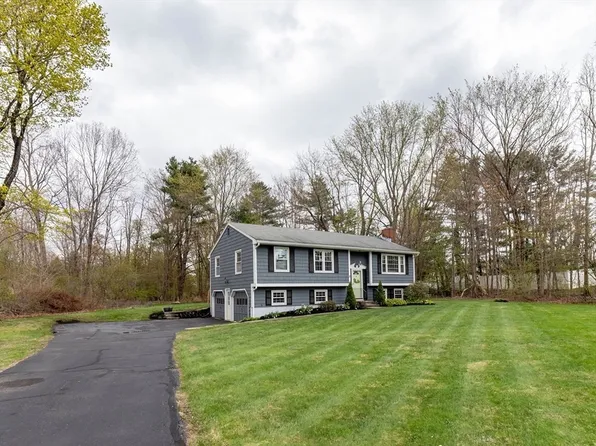 8 Old Farm Rd, Sturbridge, MA 01566
