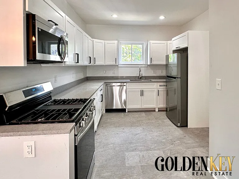 7504 Cameron Street — Photo 3