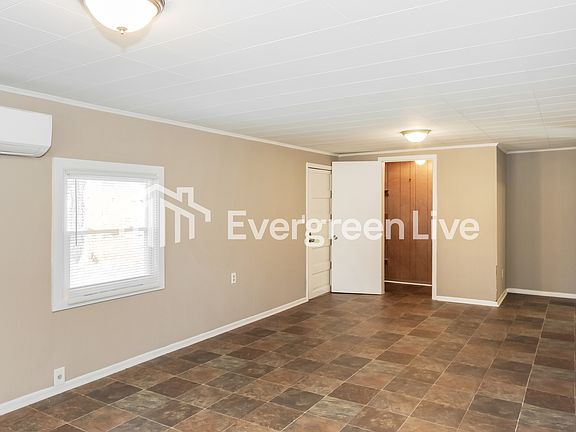 2nd image of 945 Cedar St SW