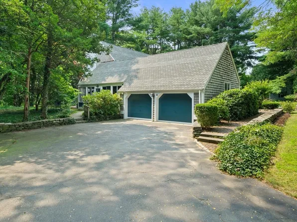 25 Rock Meadow Dr, Brockton, MA 02301