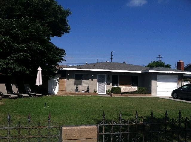 1st image of 15135 Woodruff Ave