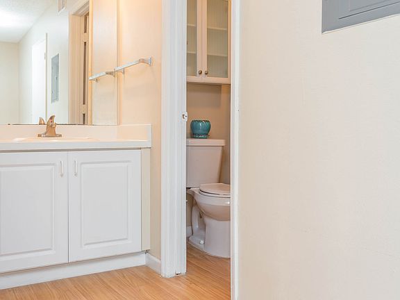 Master Bathroom & En Suite