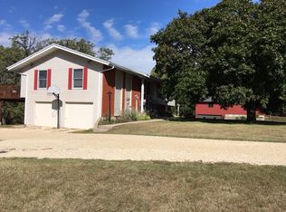 1929 Honey Creek Rd, Manchester, IA 52057