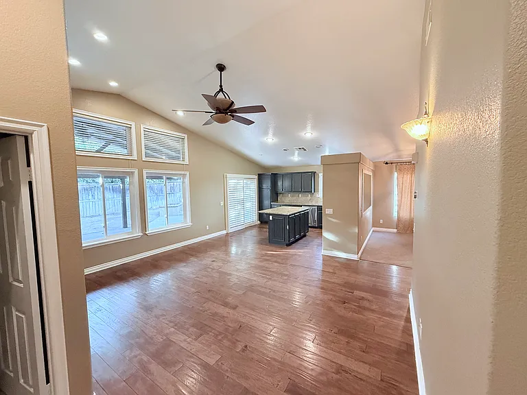 2834 Mountain Hills Ln — Photo 6