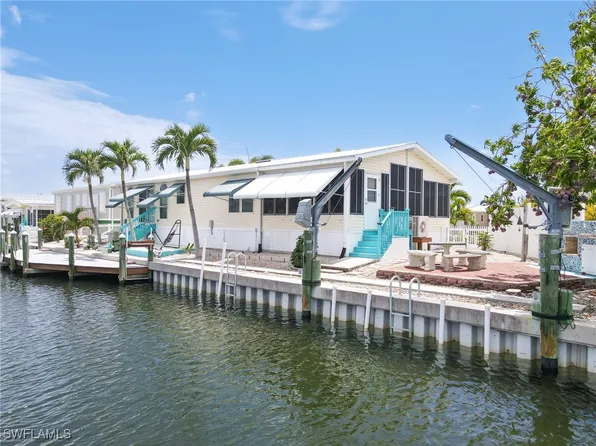 3122 Binnacle Ln, Saint James City, FL 33956