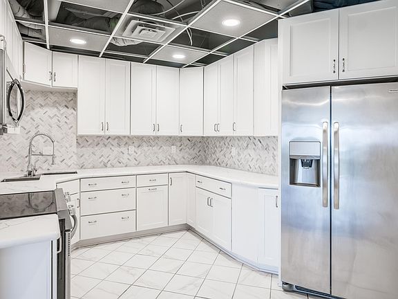 4th image of 5050 Woodway Dr APT 6H