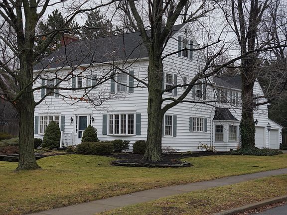 2nd image of 258 High Park Blvd