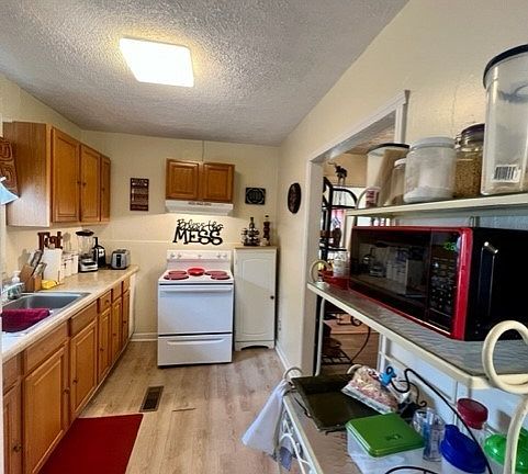 5th image of 5015 Greenview Dr