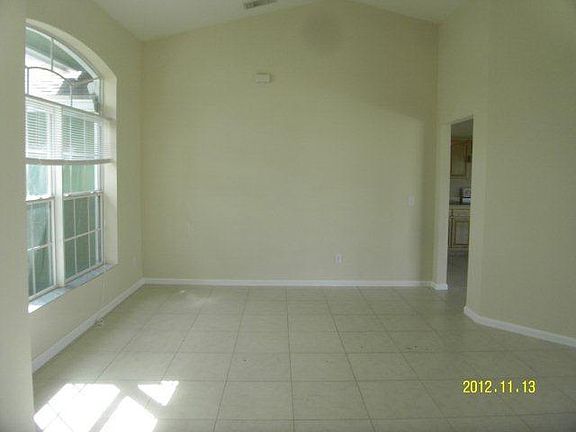 3rd image of 349 SW Thornhill Dr