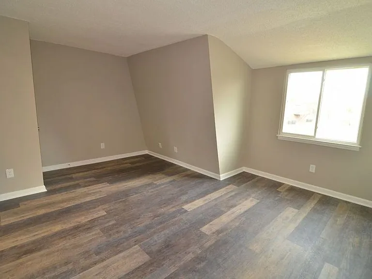 704 McMakin St — Photo 9