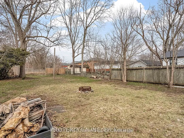 23 Saunby St #B — Photo 2