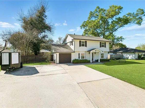 110 Lake Park Dr, Belle Chasse, LA 70037