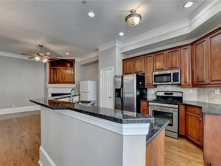 813 Clifton Heights Ln — Photo 14