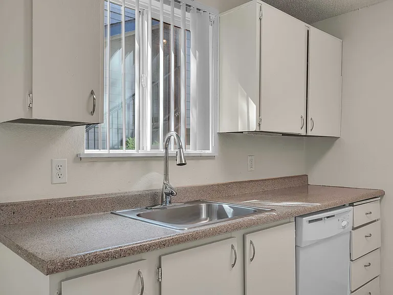 Riverview Apartments — Photo 11