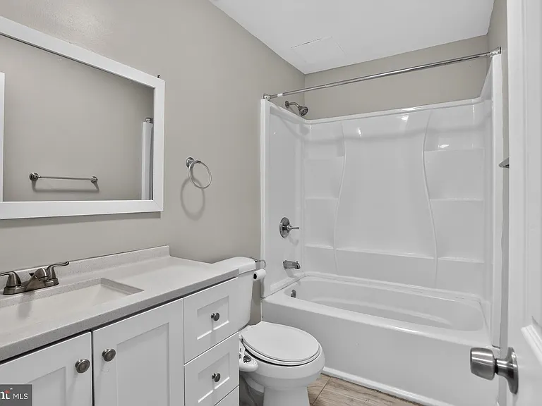 1807 Silver Ct — Photo 6
