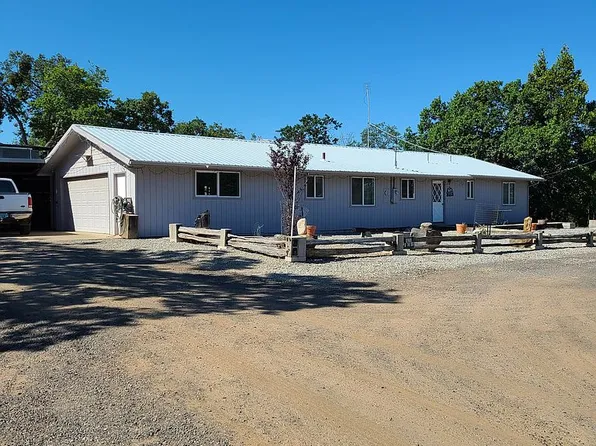 1092 Stevens Rd, Eagle Point, OR 97524